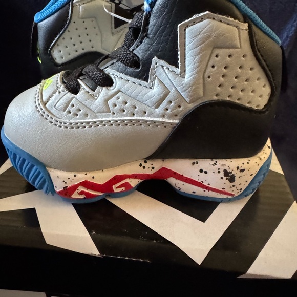 MB Fila Infant/ Toddler Tennis Shoes Sneakers NIB size 4 - Picture 3 of 6